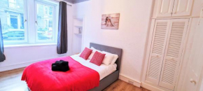 Central Edinburgh Deluxe Rooms - Excellent Location - Five Star Amenities - Free Parking